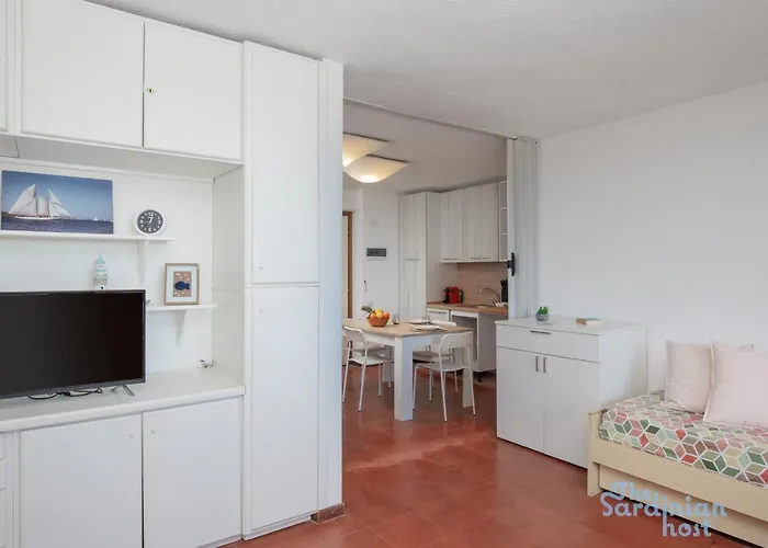 Iole's House, Finestra Sul Mare * Ольбія